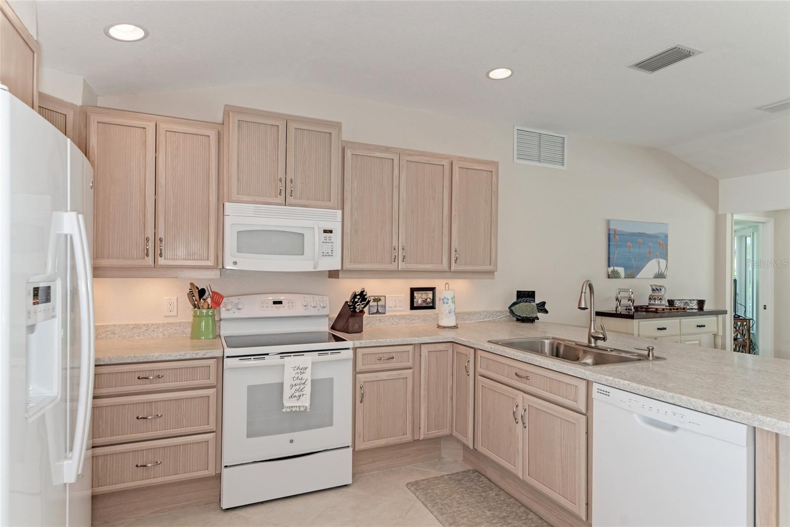 SIESTA ISLES - Residential Lease