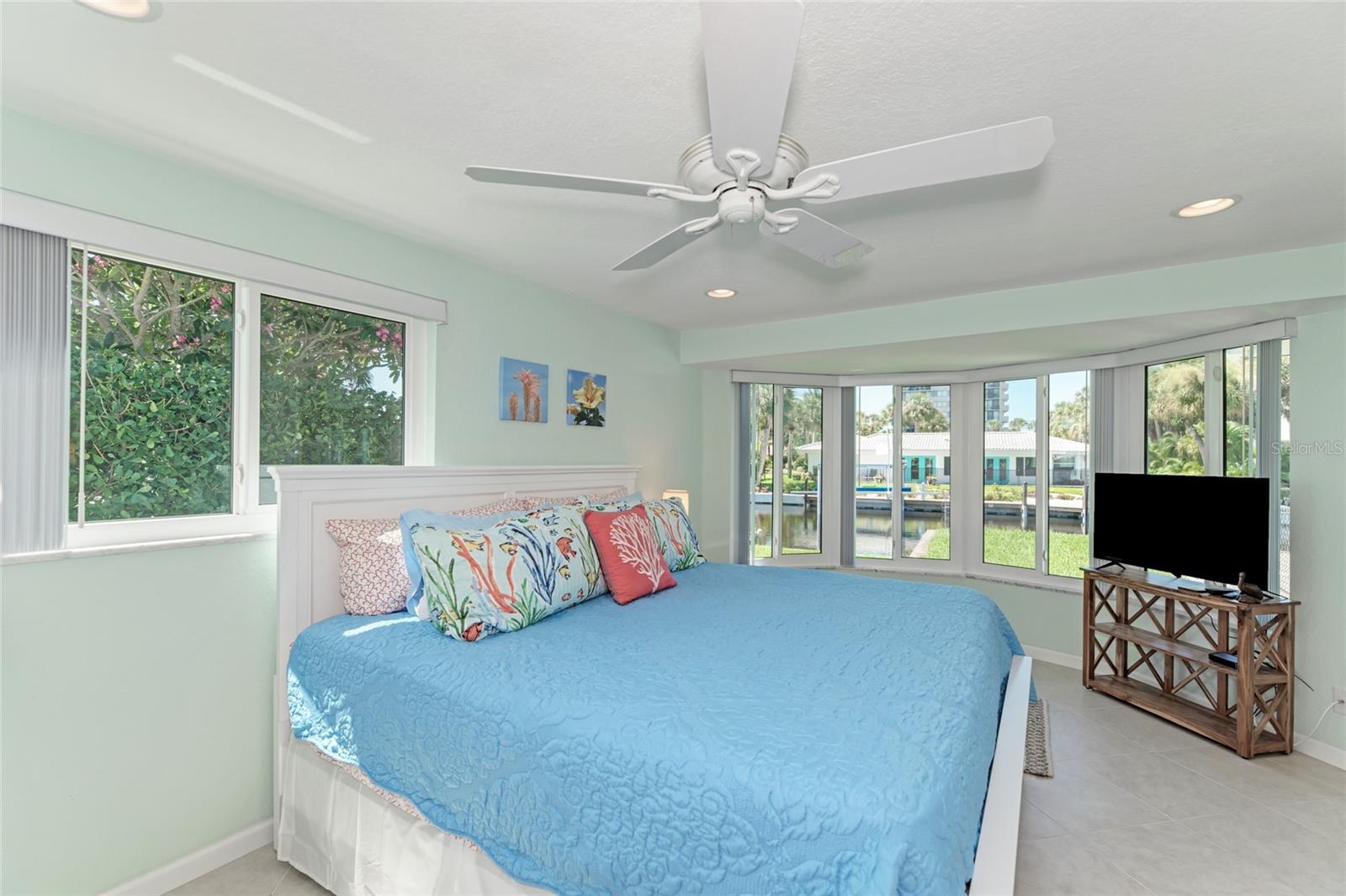 SIESTA ISLES - Residential Lease