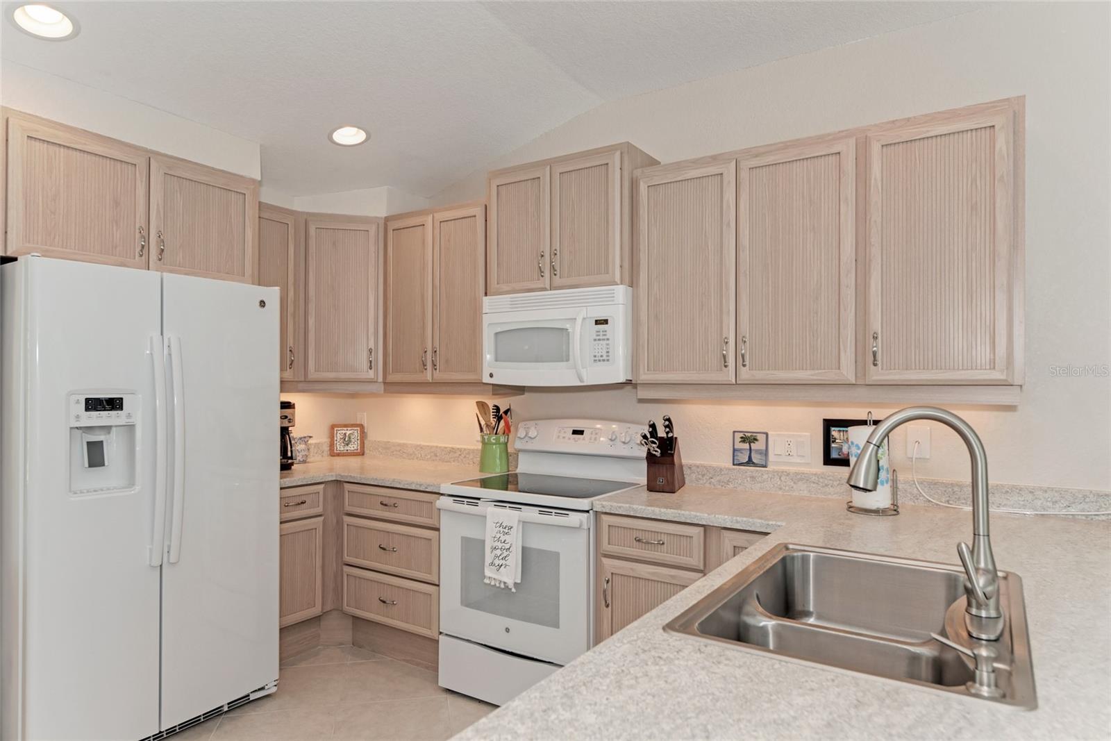 SIESTA ISLES - Residential Lease