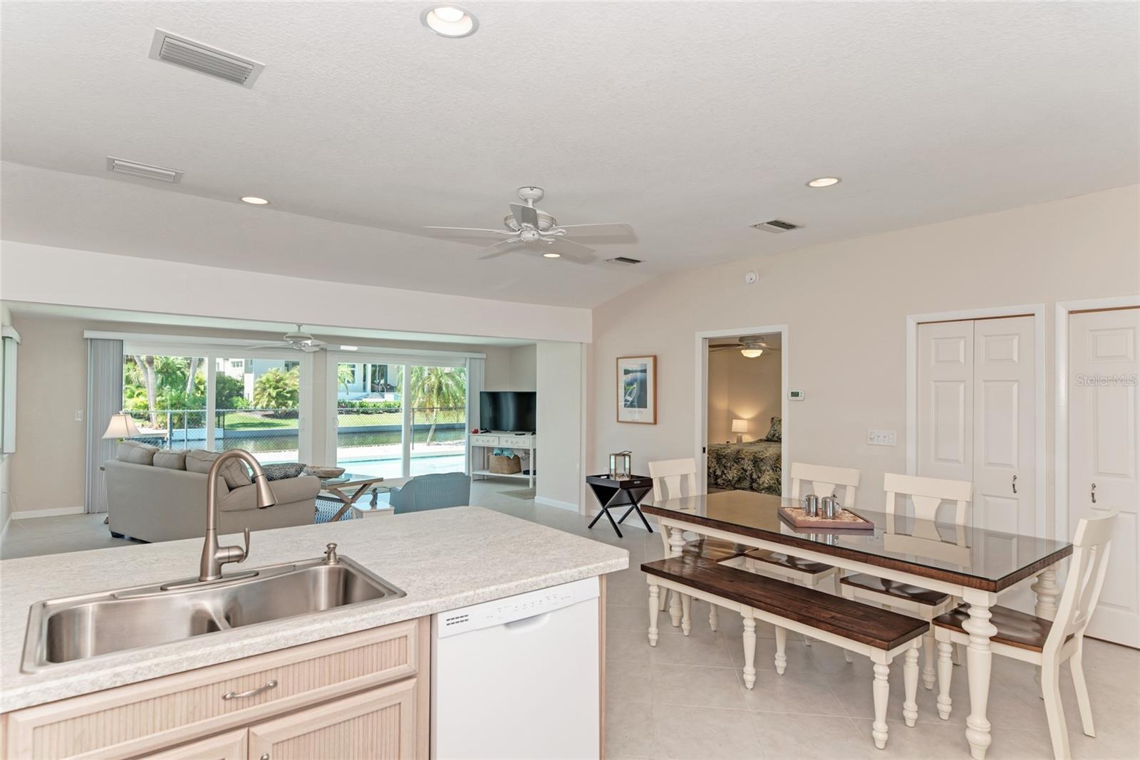 SIESTA ISLES - Residential Lease