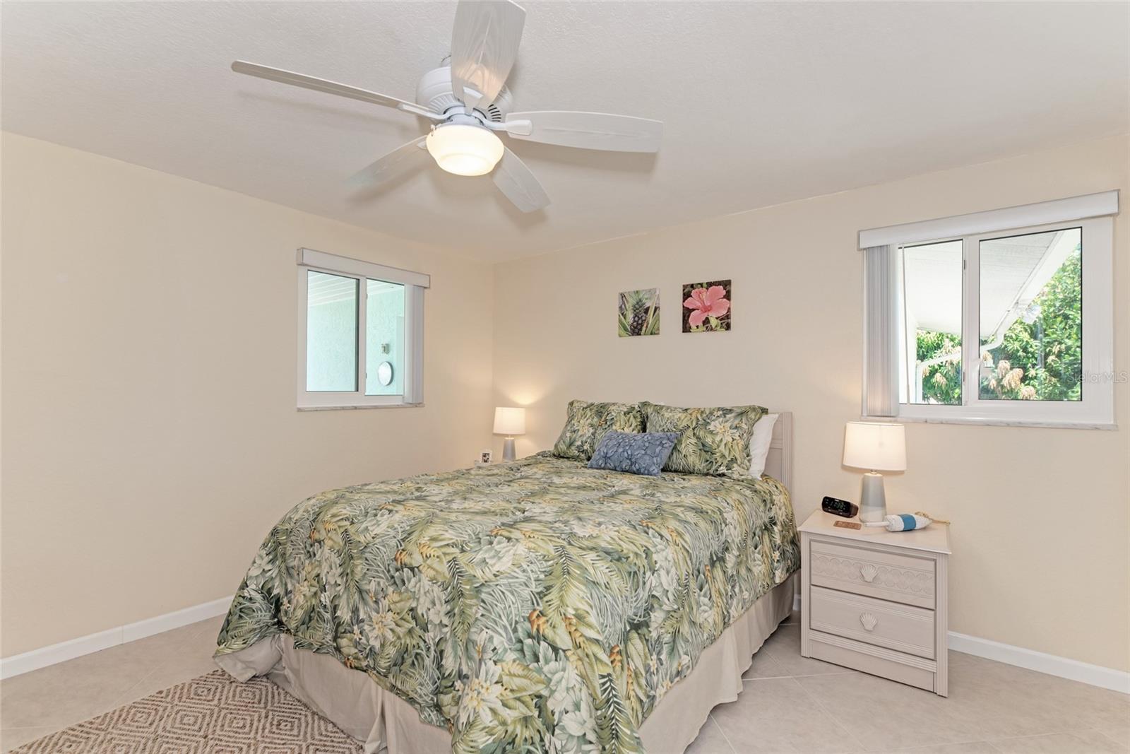 SIESTA ISLES - Residential Lease