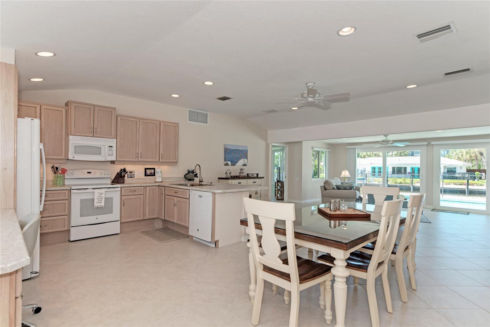 SIESTA ISLES - Residential Lease