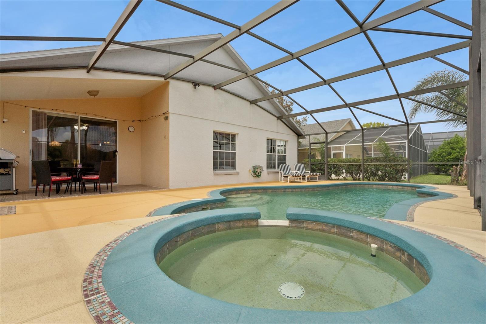 ROLLING HILLS ESTATES UNIT 1 AT FORMOSA GARDENS - Residential