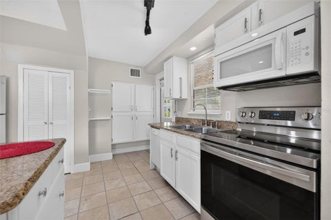 Tiny photo for 834 N Alexander Street, Mount Dora, FL 32757 (MLS # O6433904)