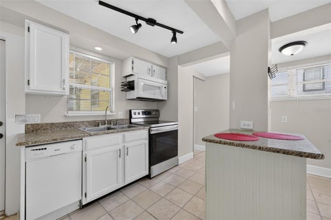 Tiny photo for 834 N Alexander Street, Mount Dora, FL 32757 (MLS # O6433904)