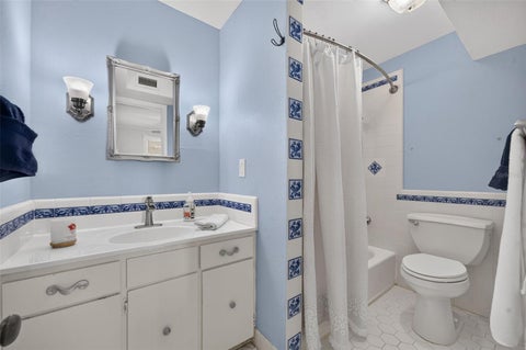 Tiny photo for 834 N Alexander Street, Mount Dora, FL 32757 (MLS # O6433904)