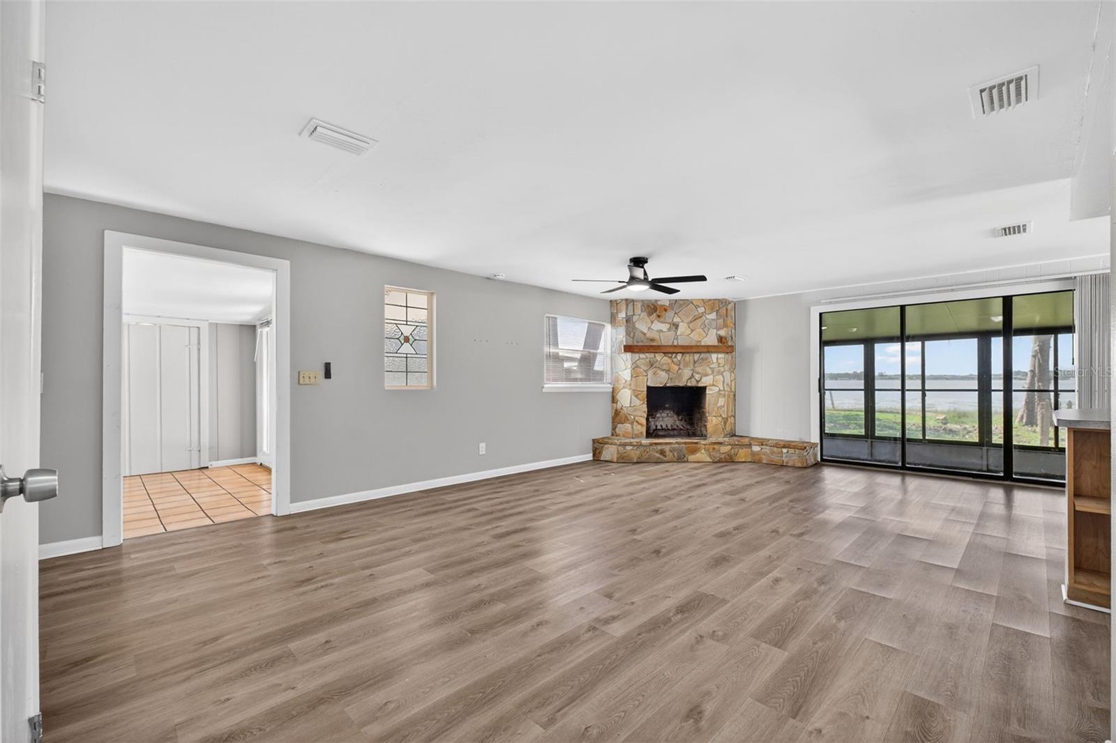 LAKE MARIANA SHORES - Residential