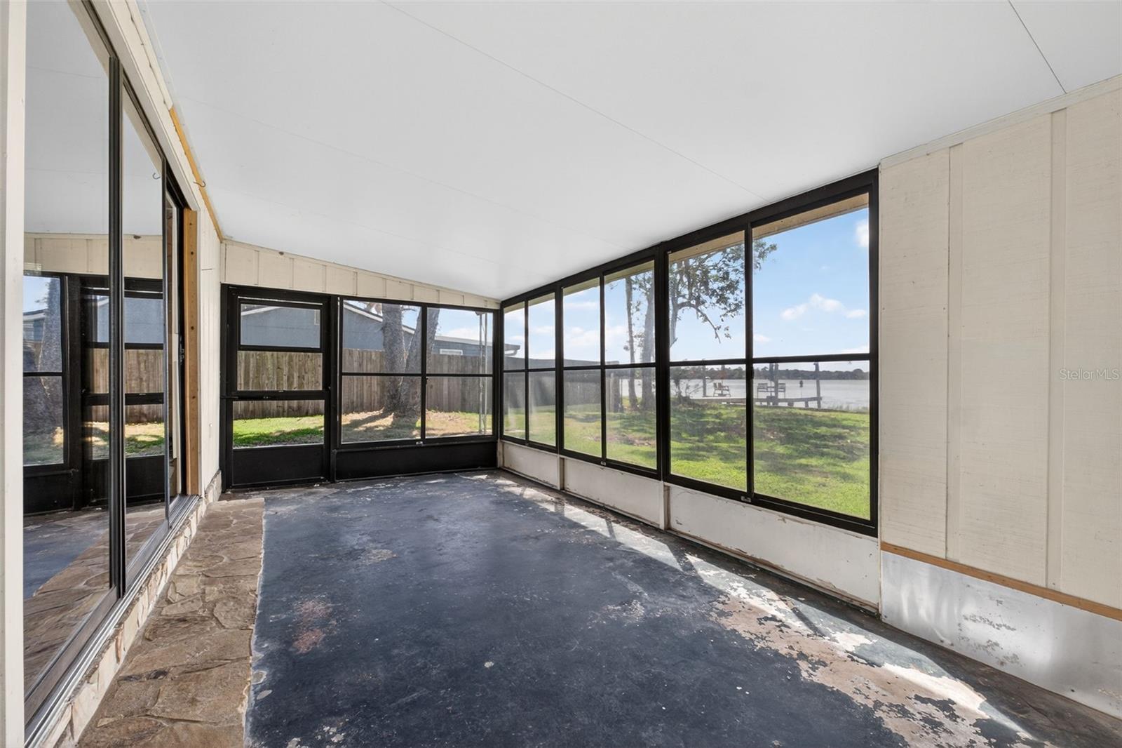 LAKE MARIANA SHORES - Residential