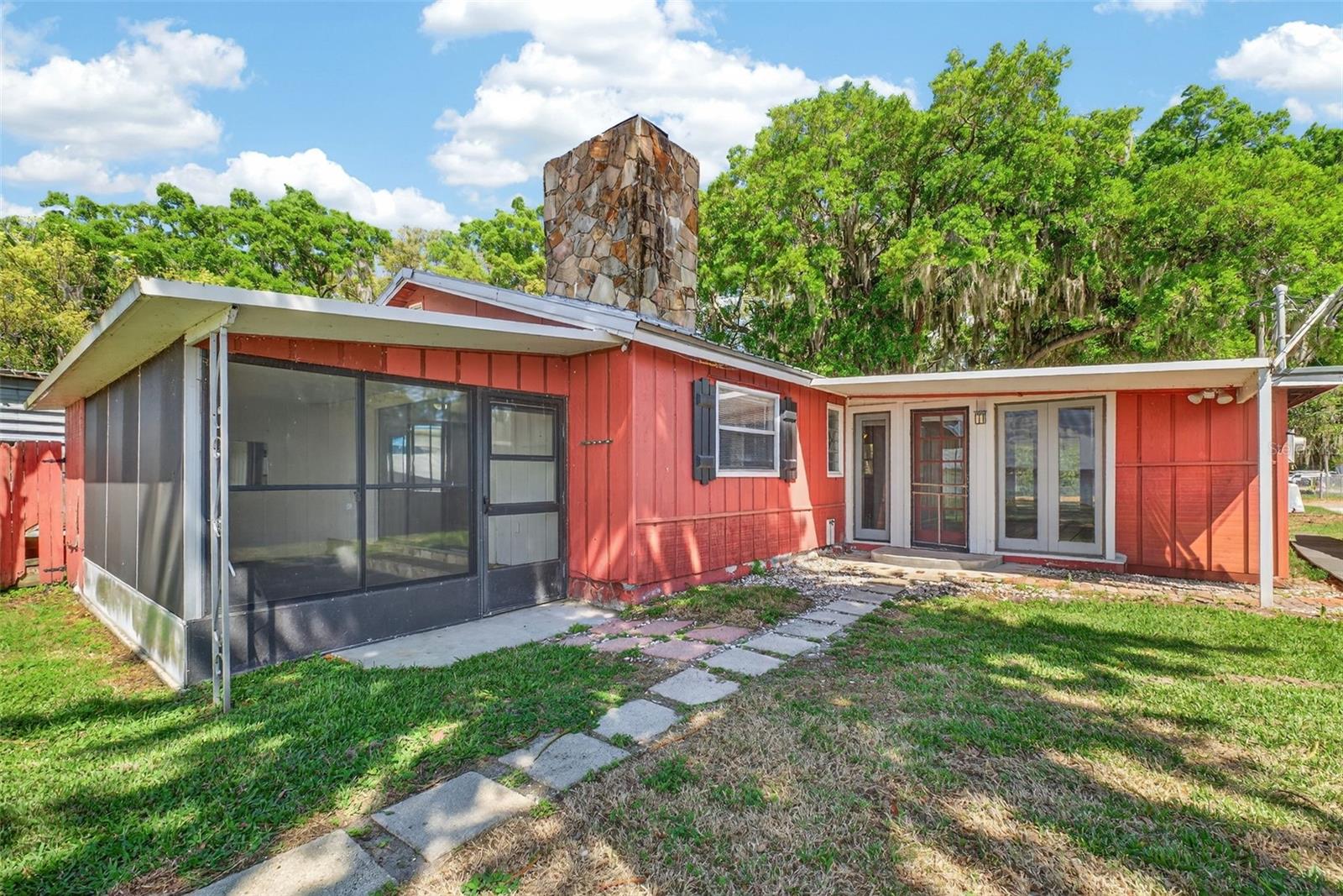 LAKE MARIANA SHORES - Residential