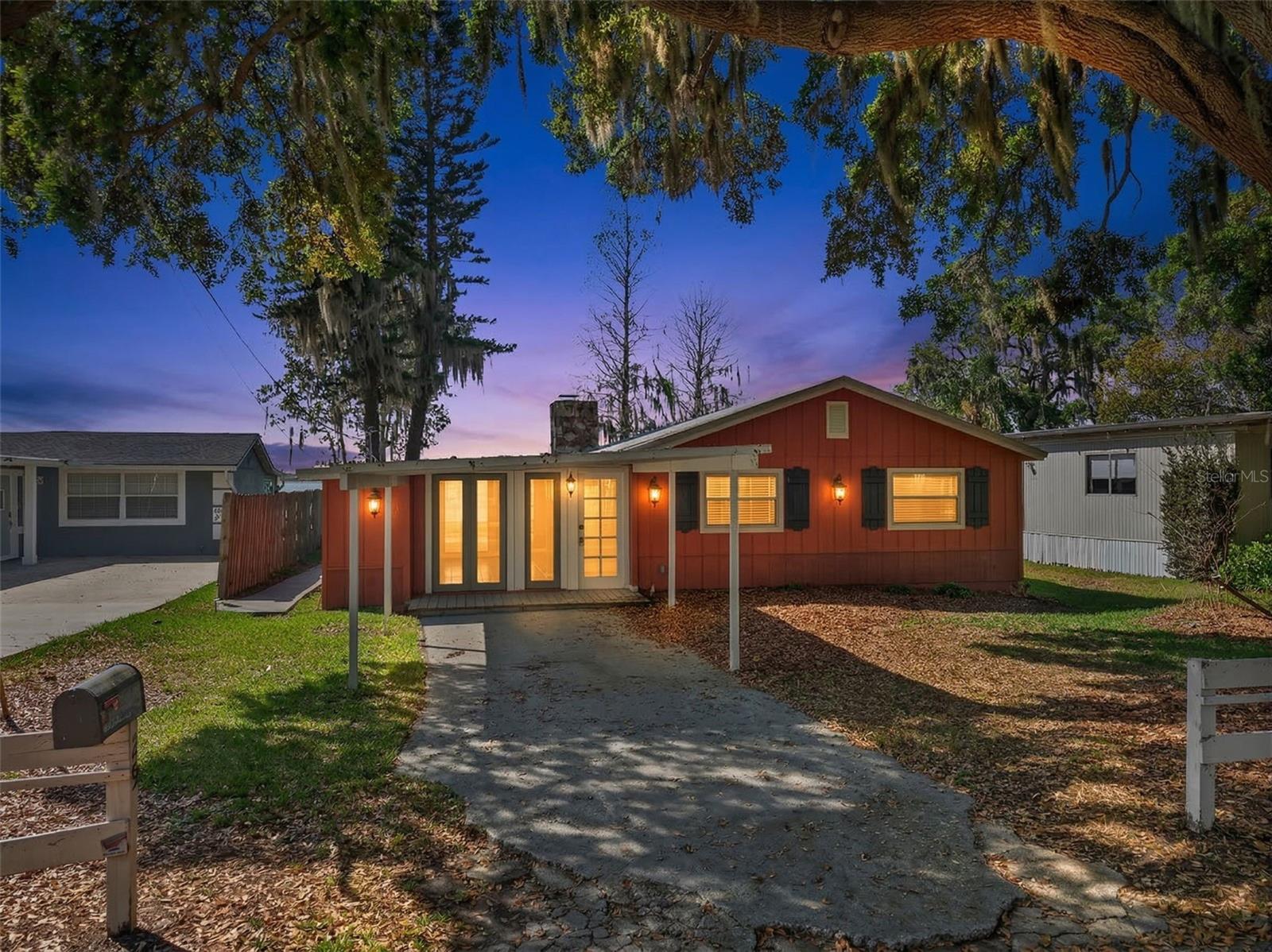 LAKE MARIANA SHORES - Residential