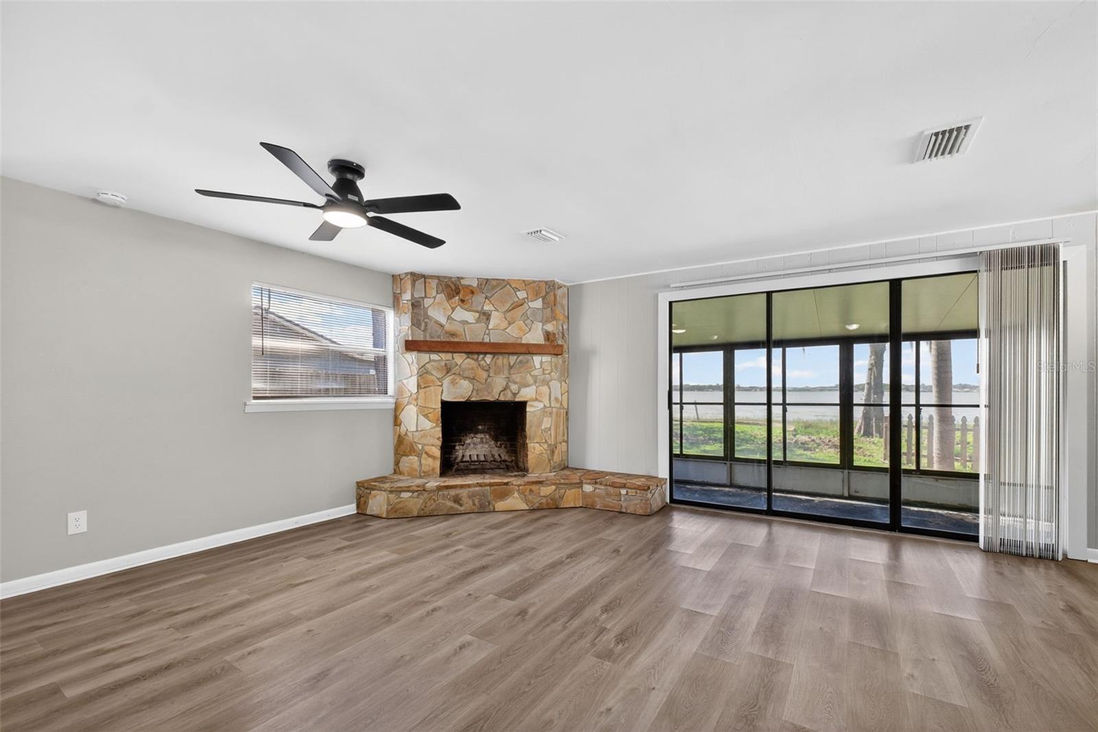 LAKE MARIANA SHORES - Residential