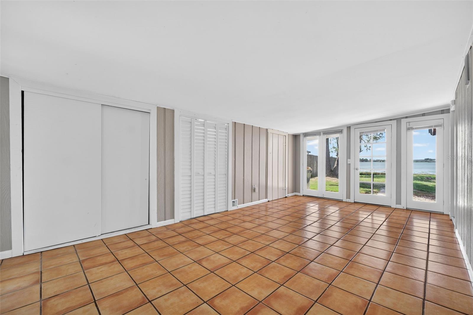 LAKE MARIANA SHORES - Residential