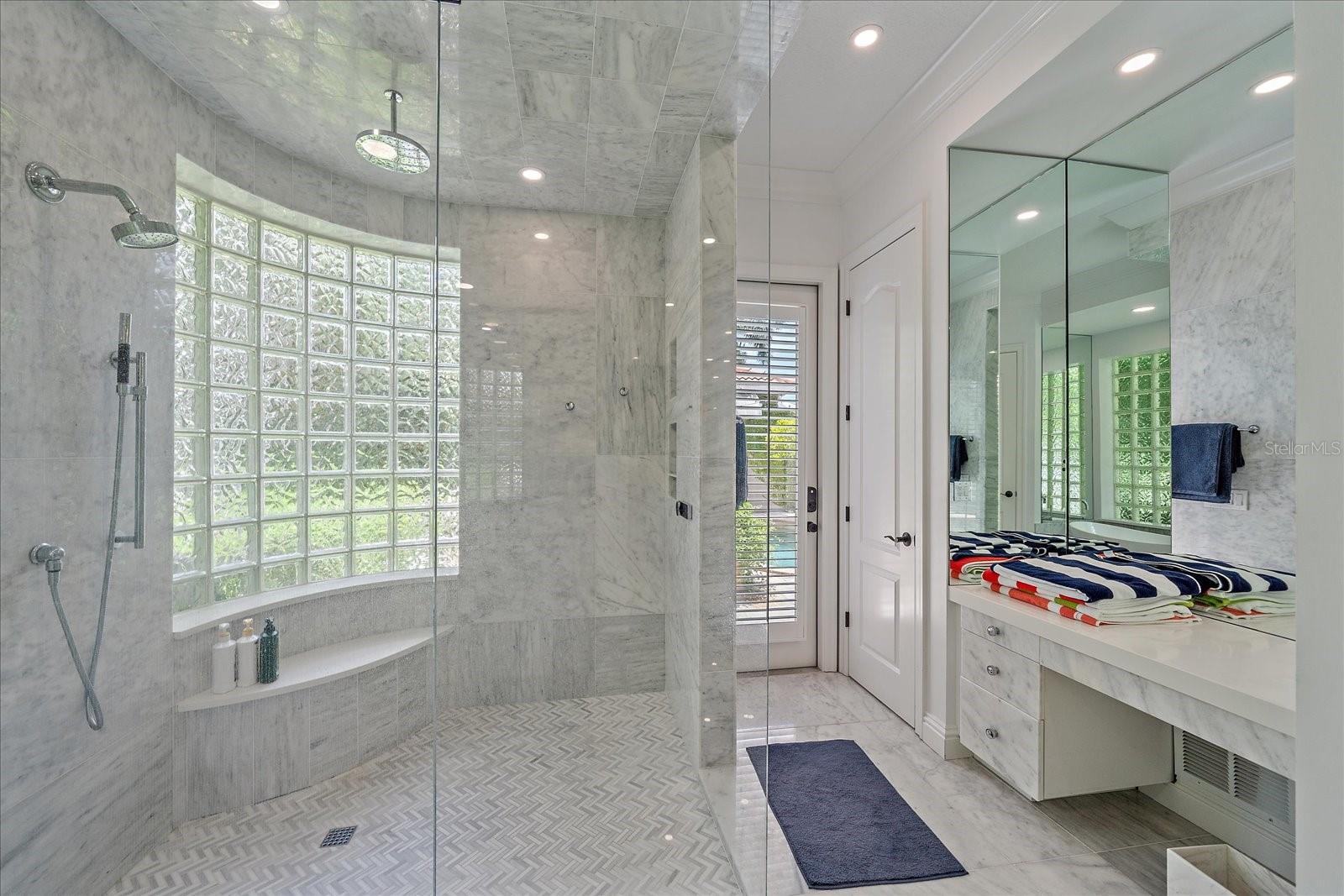 PARADISE SHORES - Residential