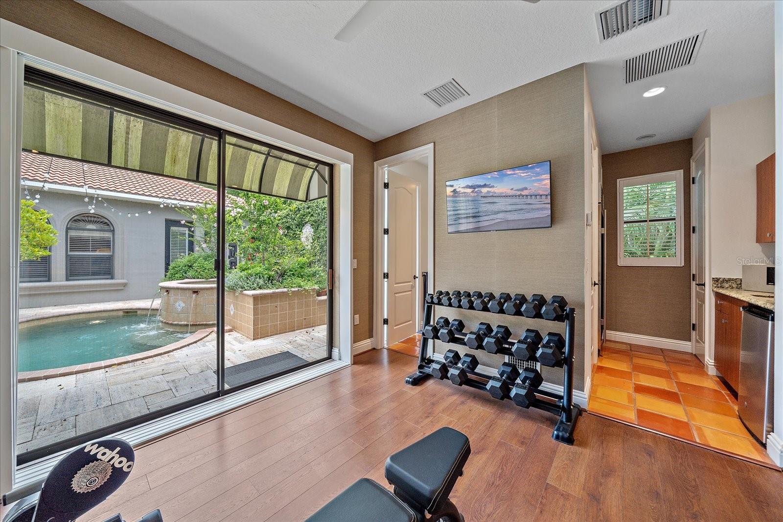 PARADISE SHORES - Residential