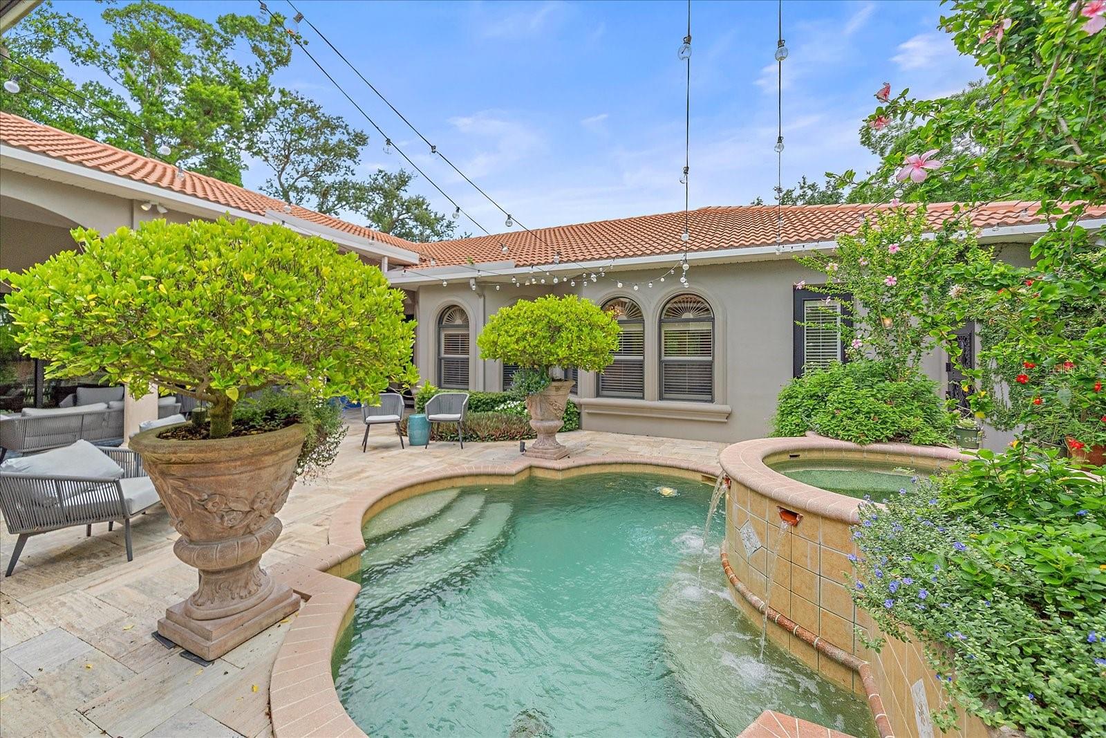 PARADISE SHORES - Residential