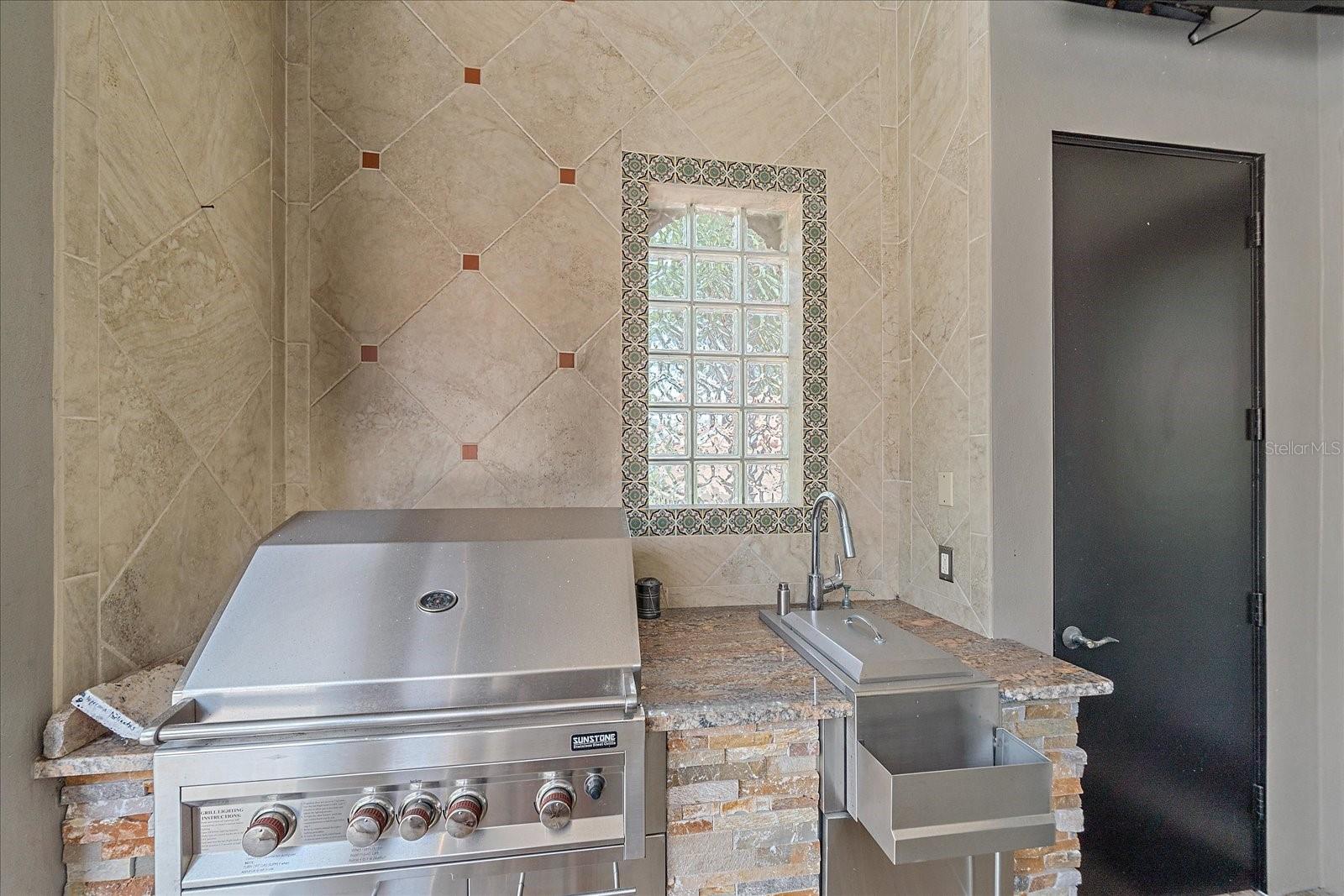 PARADISE SHORES - Residential