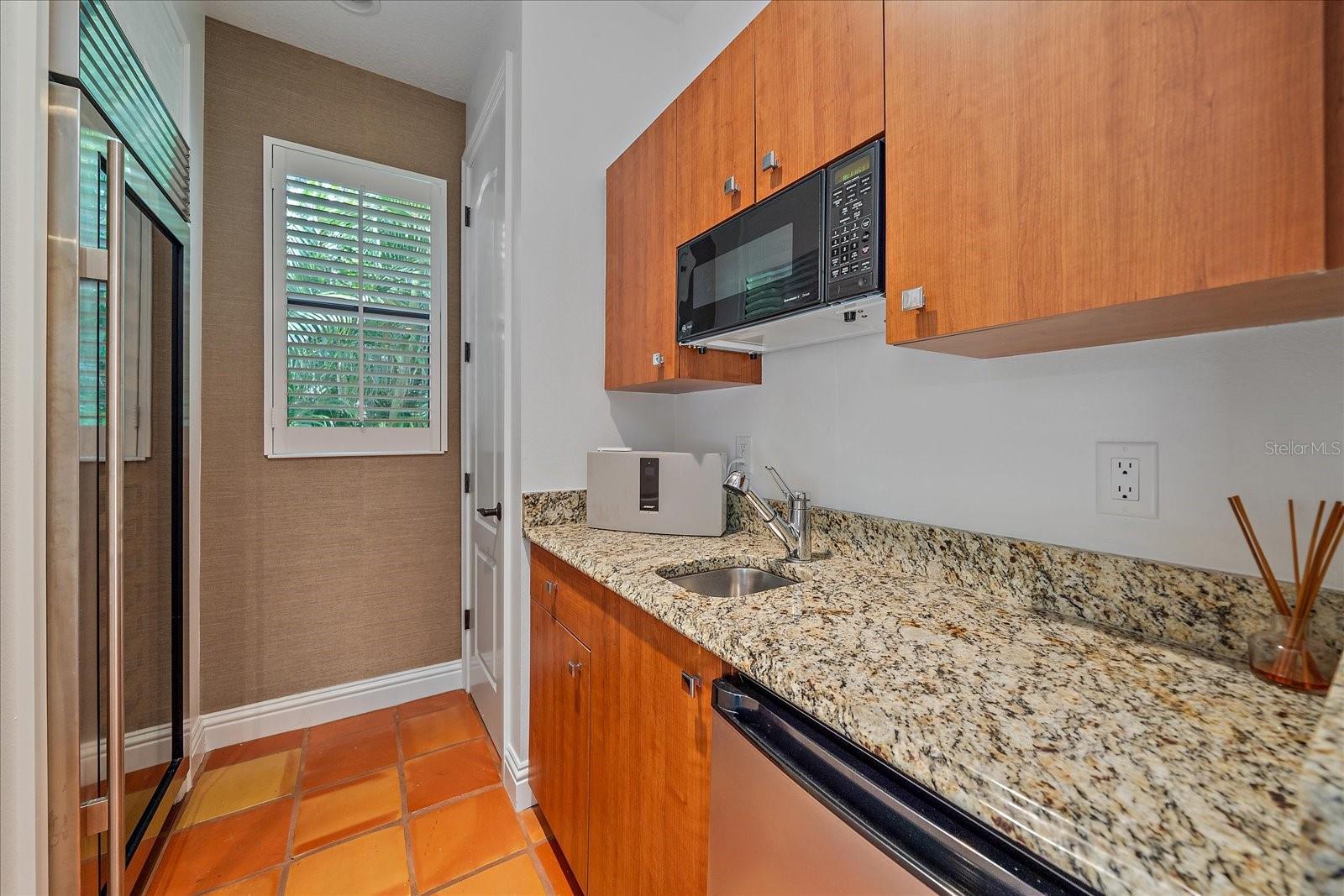 PARADISE SHORES - Residential