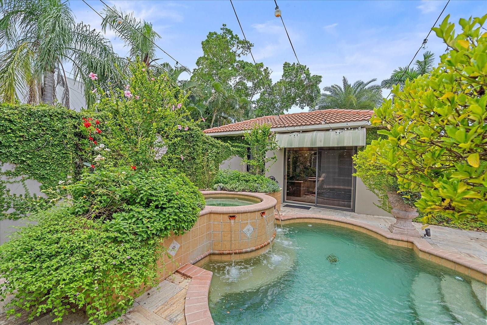 PARADISE SHORES - Residential