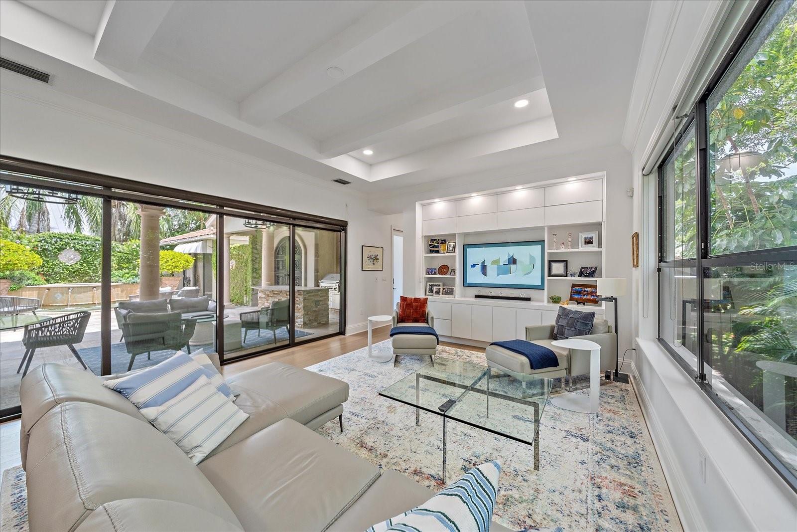 PARADISE SHORES - Residential