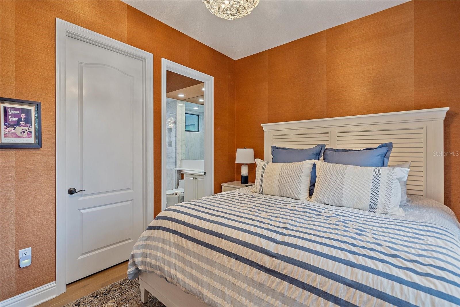 PARADISE SHORES - Residential