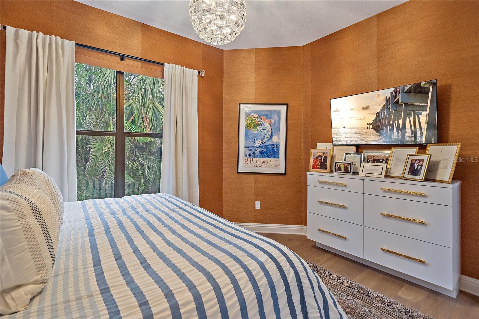 PARADISE SHORES - Residential