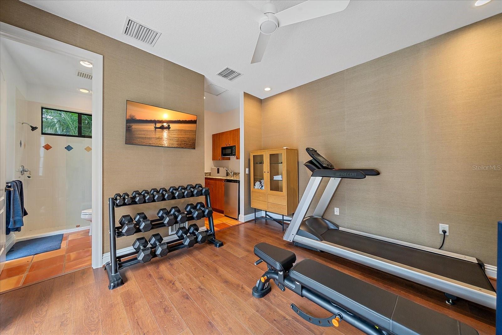 PARADISE SHORES - Residential