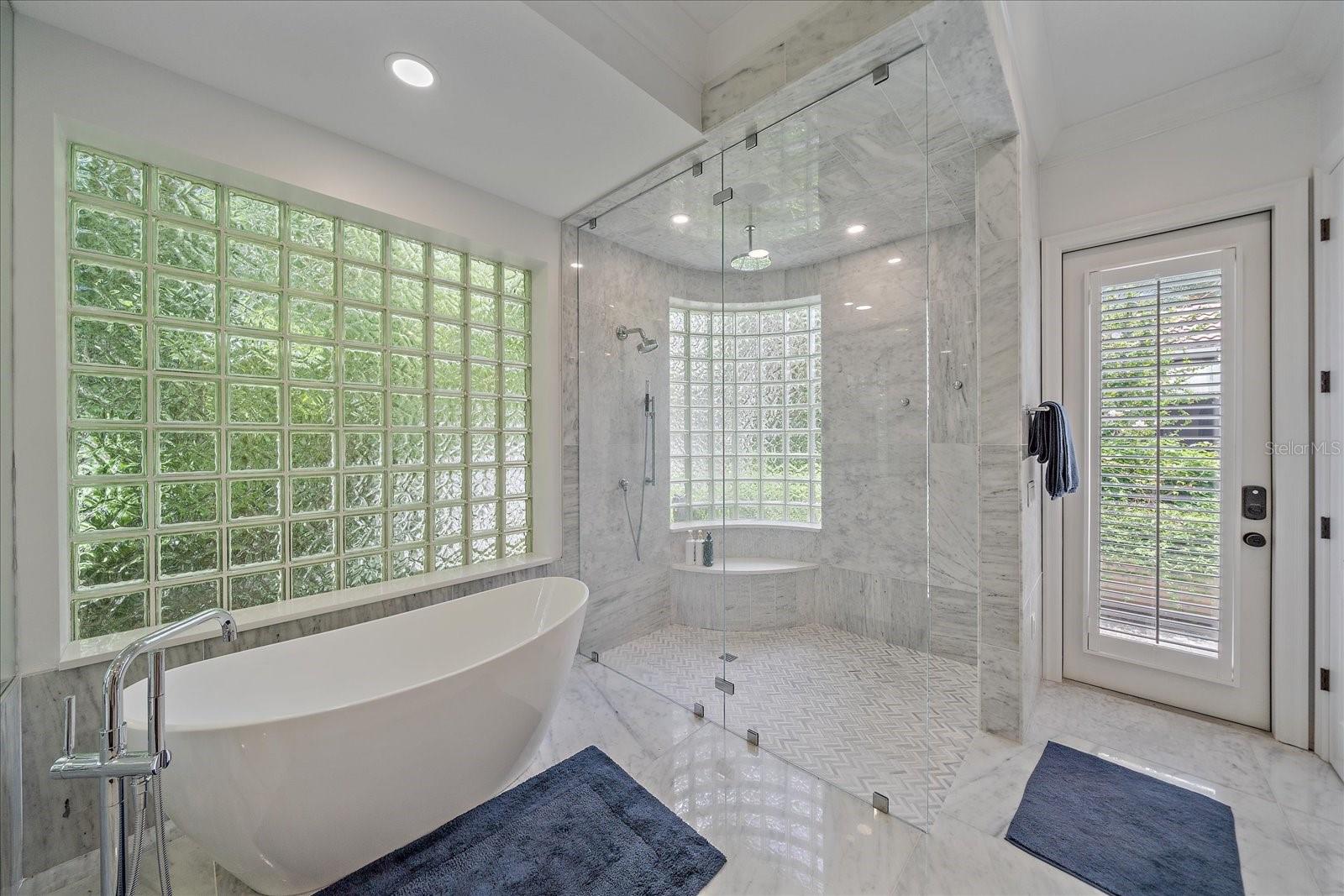 PARADISE SHORES - Residential