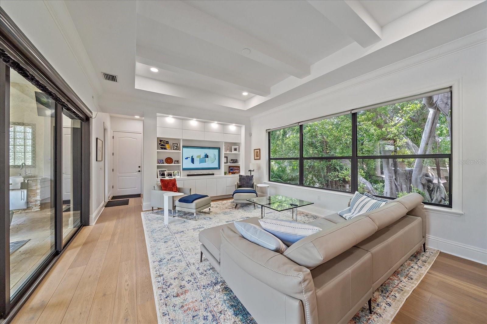 PARADISE SHORES - Residential