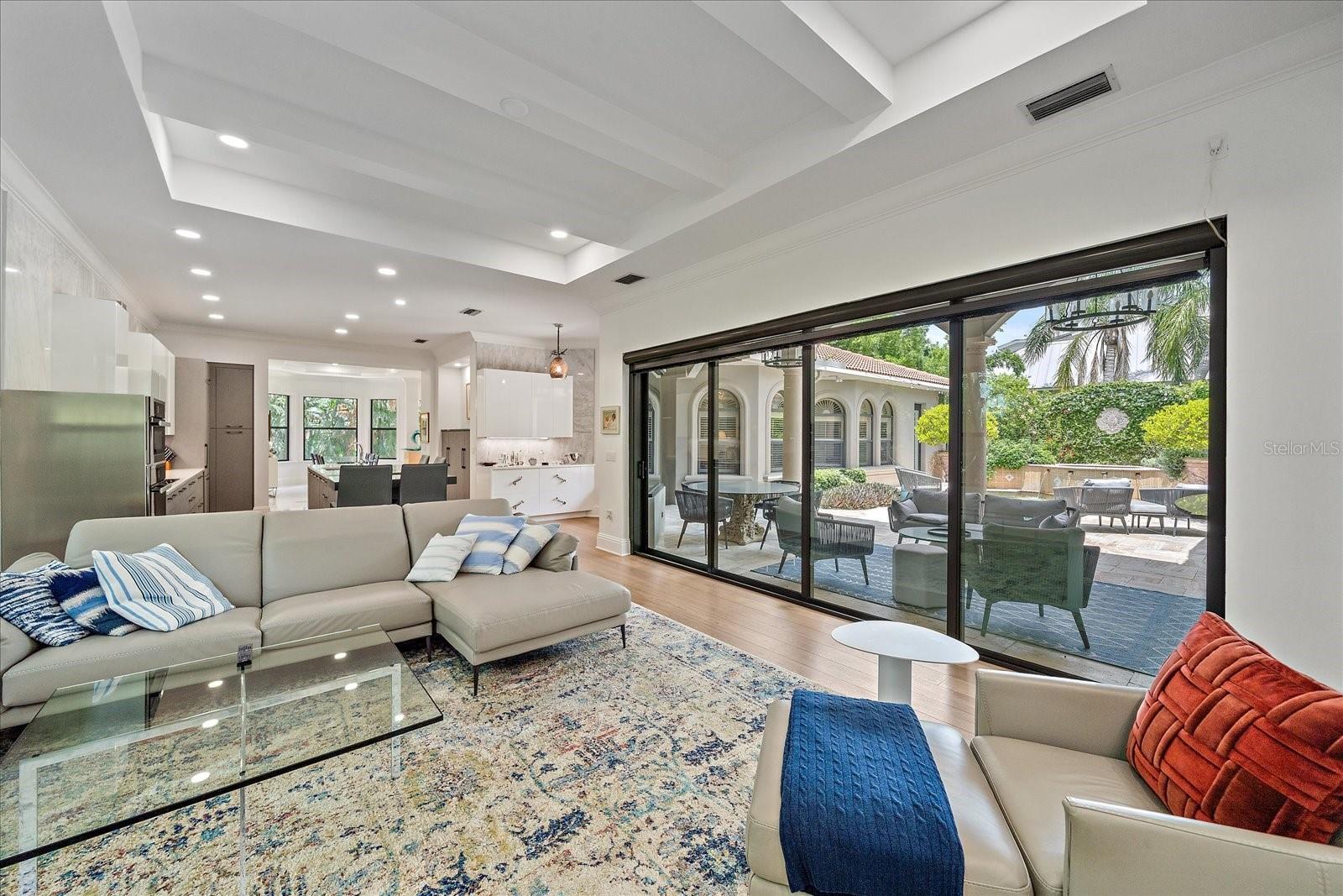 PARADISE SHORES - Residential