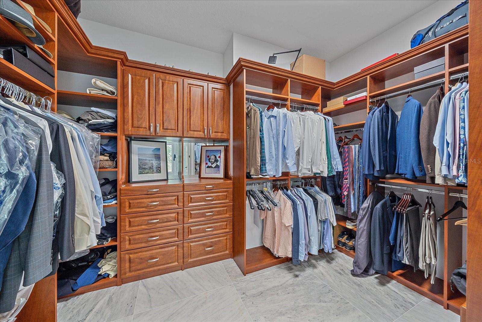 PARADISE SHORES - Residential