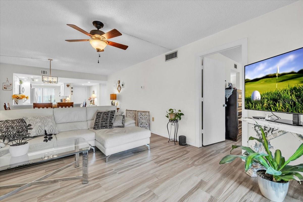 5209 WEDGEWOOD LANE 17, SARASOTA, FL, 34235 4 5209 WEDGEWOOD LANE 17