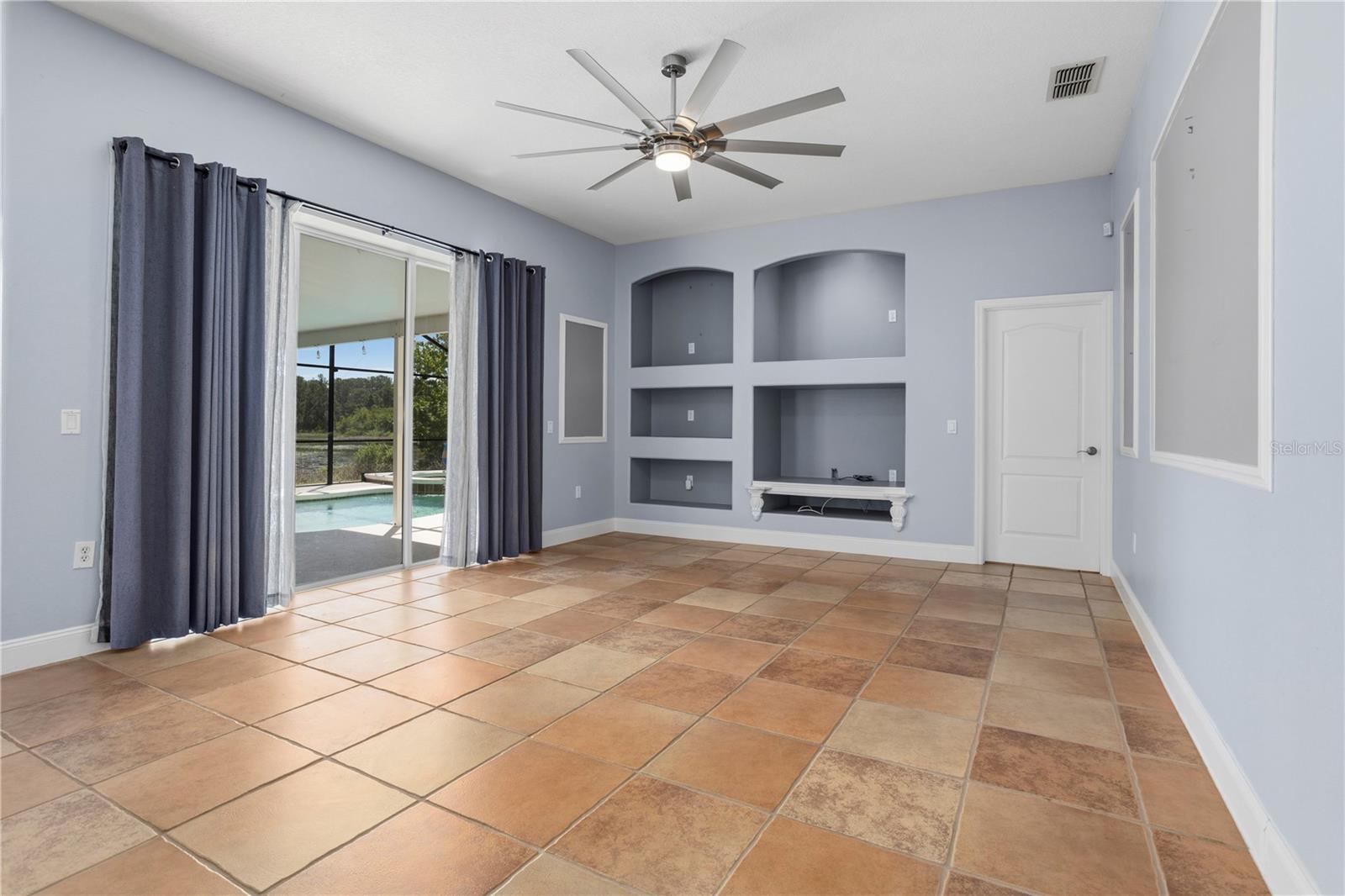 GRAND RESERVE - Residential