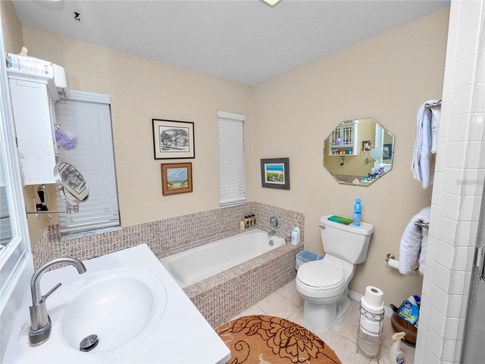 LAKE BENTLEY - Residential