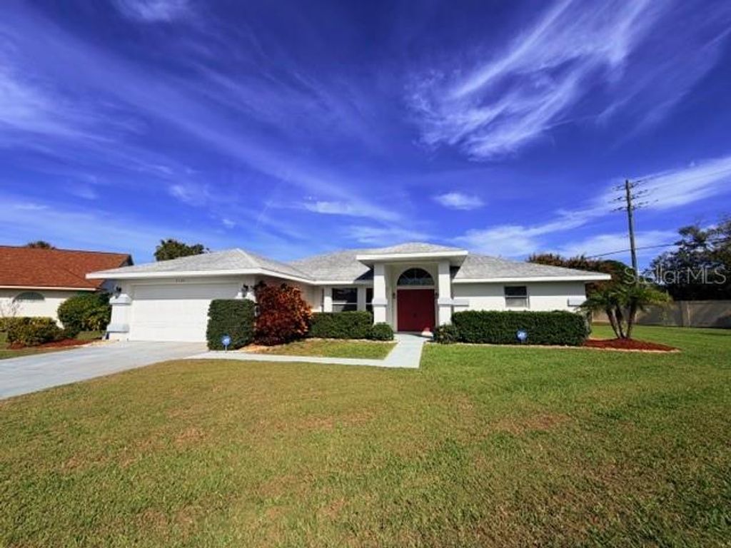 Photo of 5102 19th Avenue W, Bradenton, FL 34209 (MLS # A4676471)