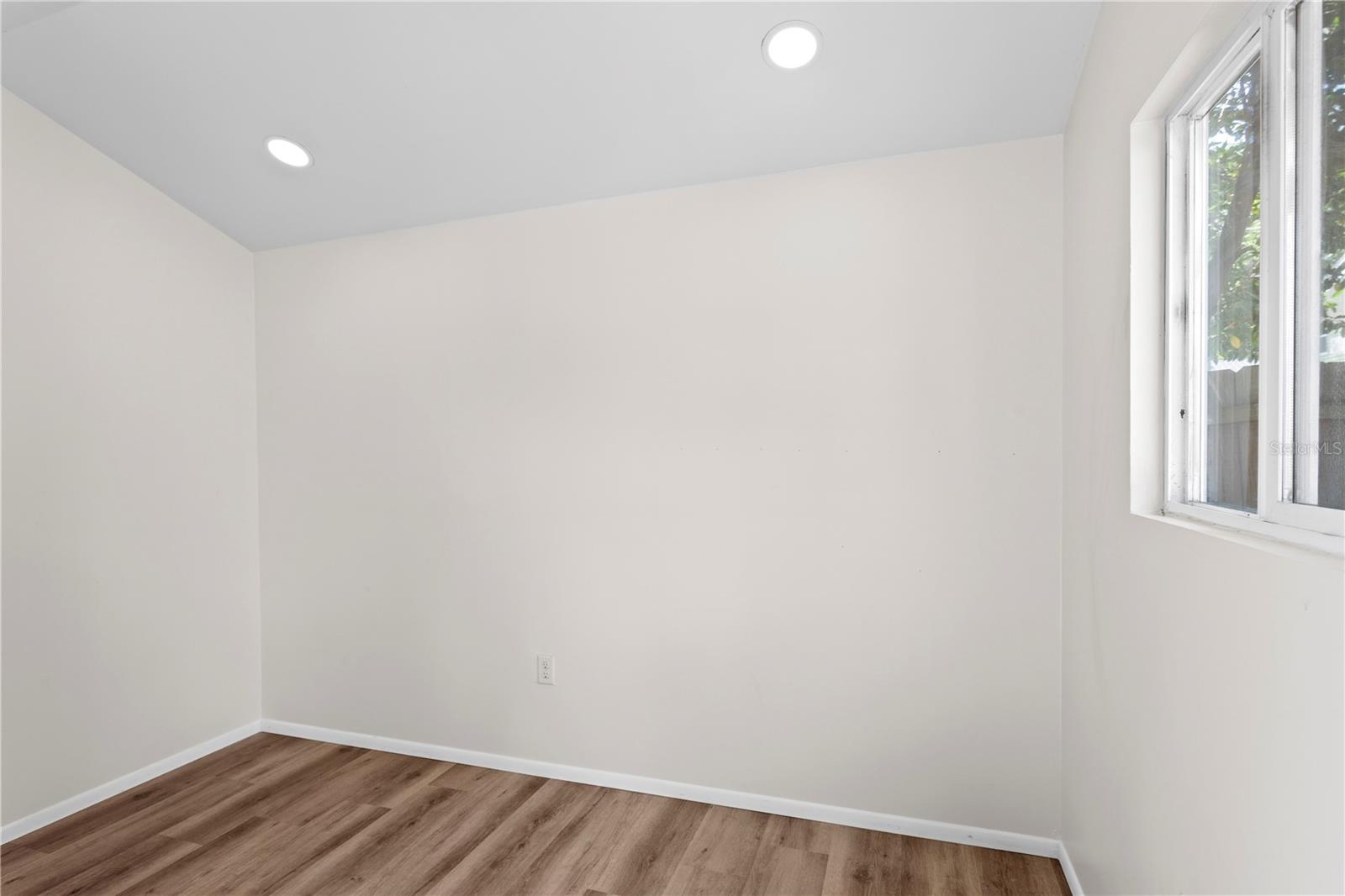 CRESENT LAKE GARDENS - Residential