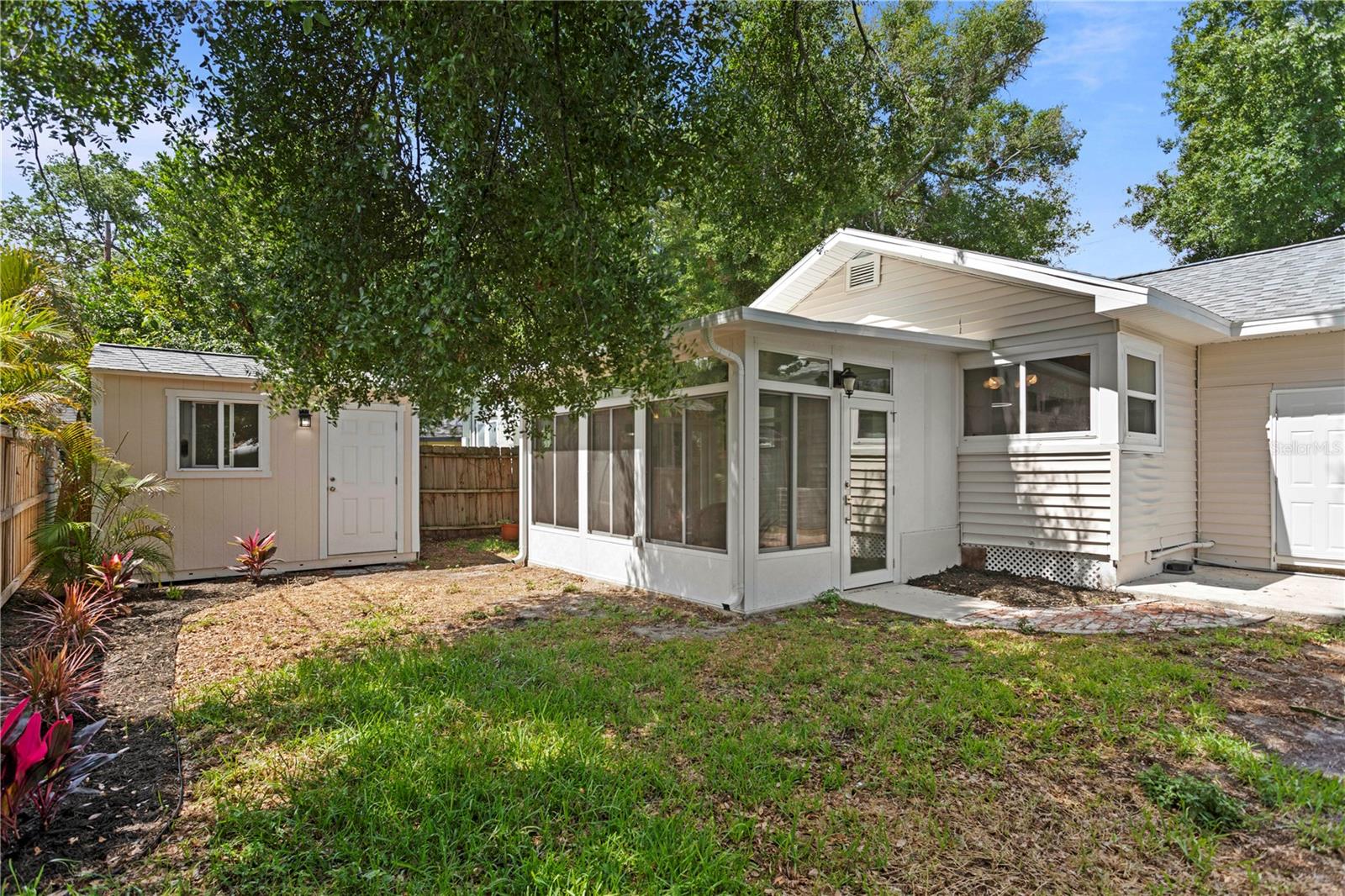 CRESENT LAKE GARDENS - Residential
