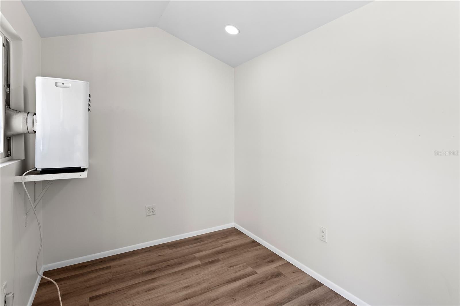 CRESENT LAKE GARDENS - Residential