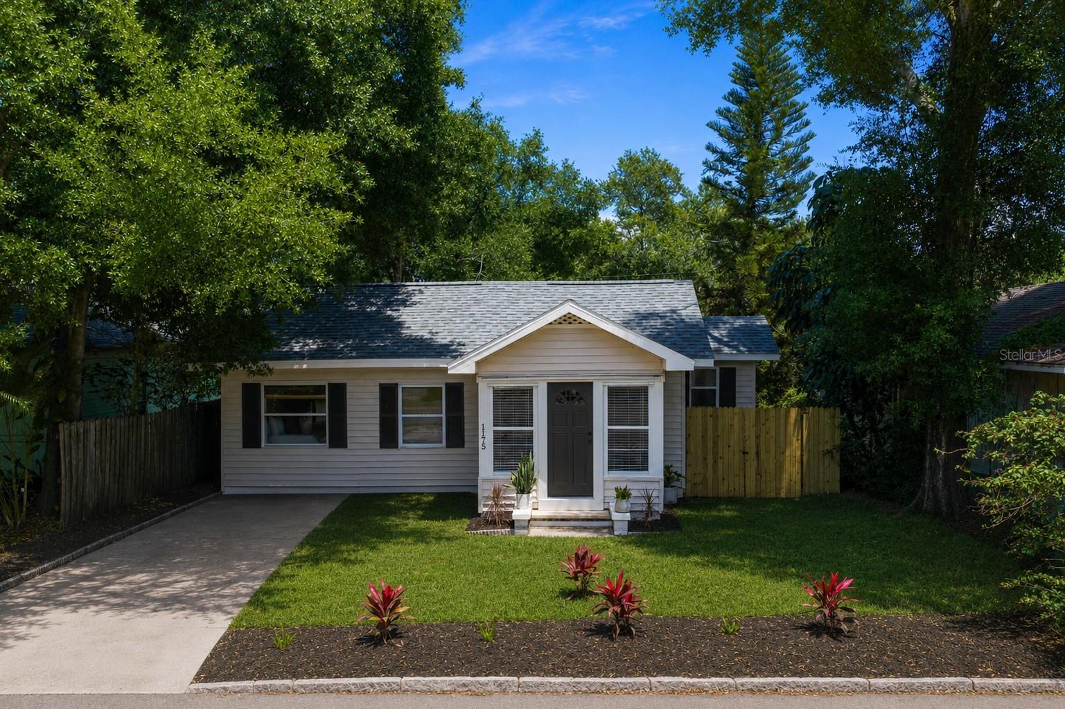 CRESENT LAKE GARDENS - Residential