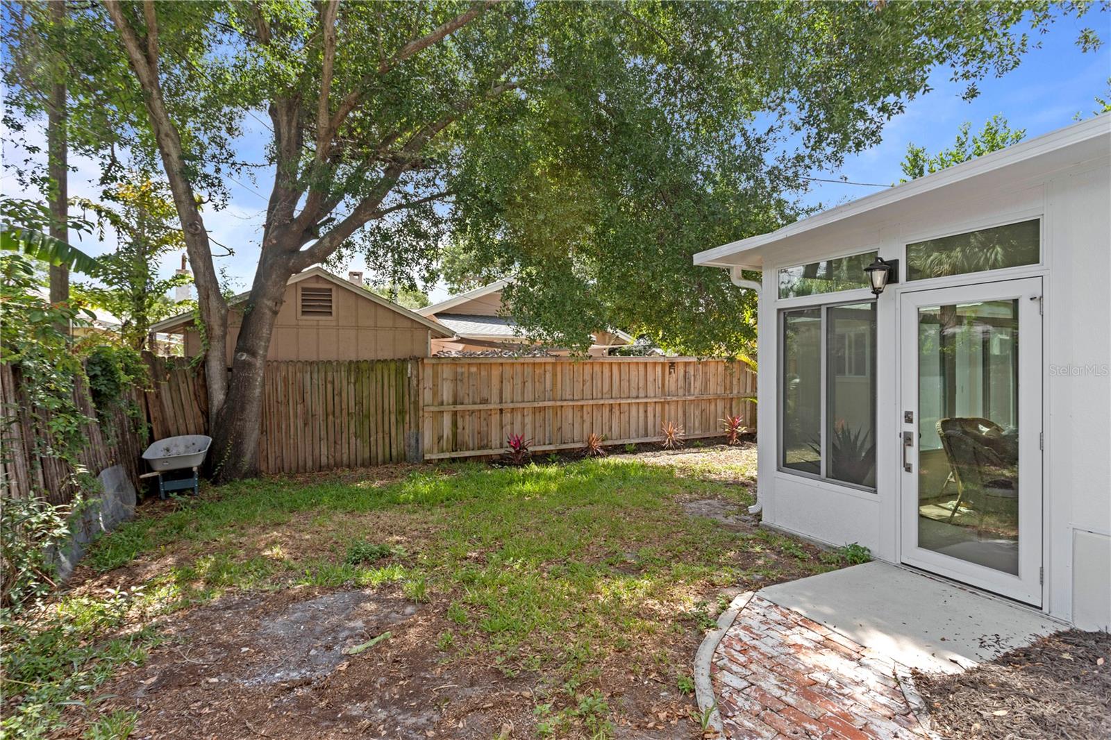 CRESENT LAKE GARDENS - Residential