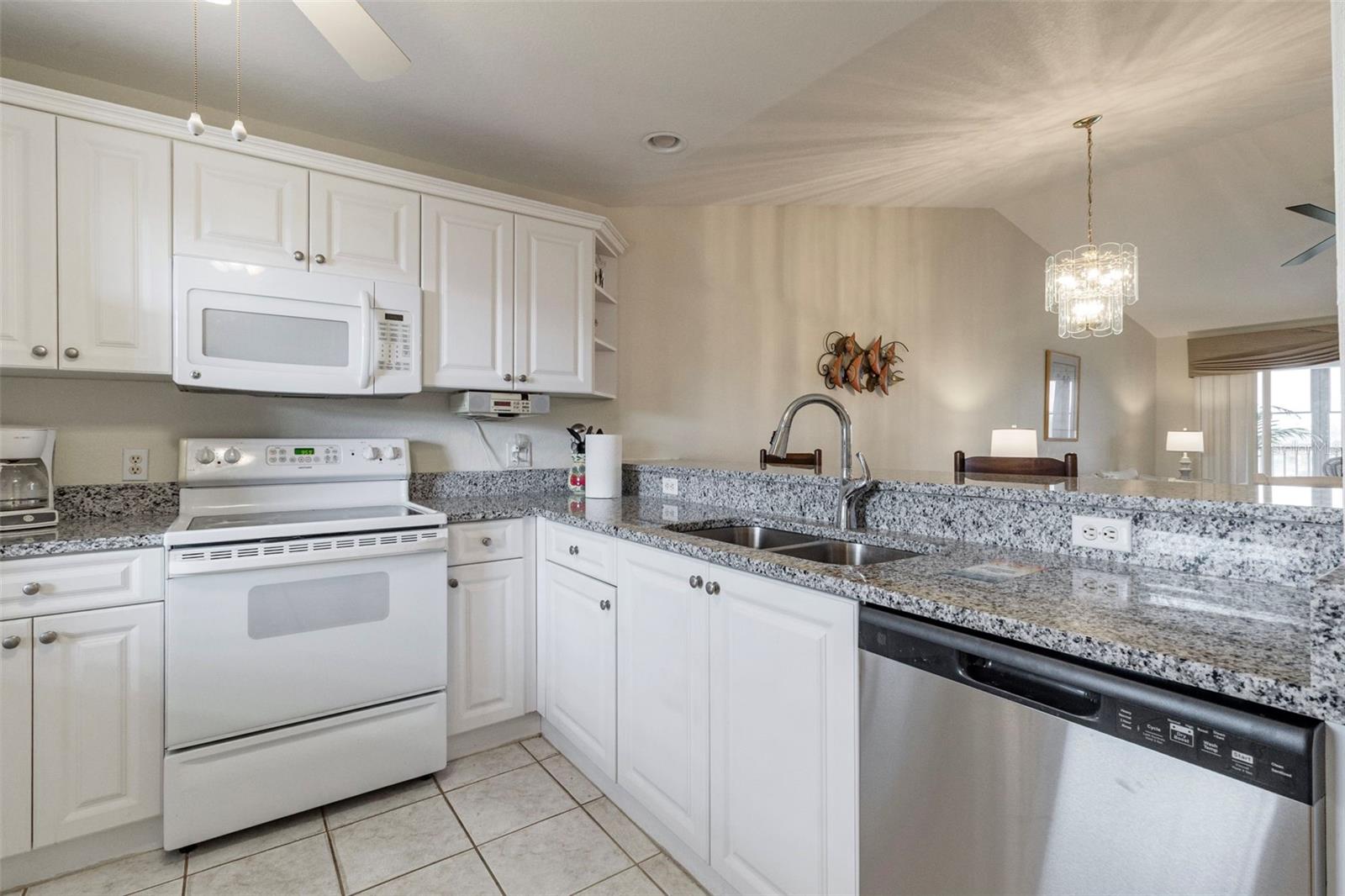 175 KINGS HIGHWAY 233