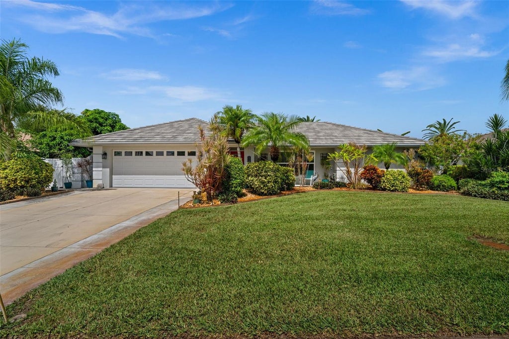 Photo of 518 Dover Drive S, Englewood, FL 34223 (MLS # N6146095)