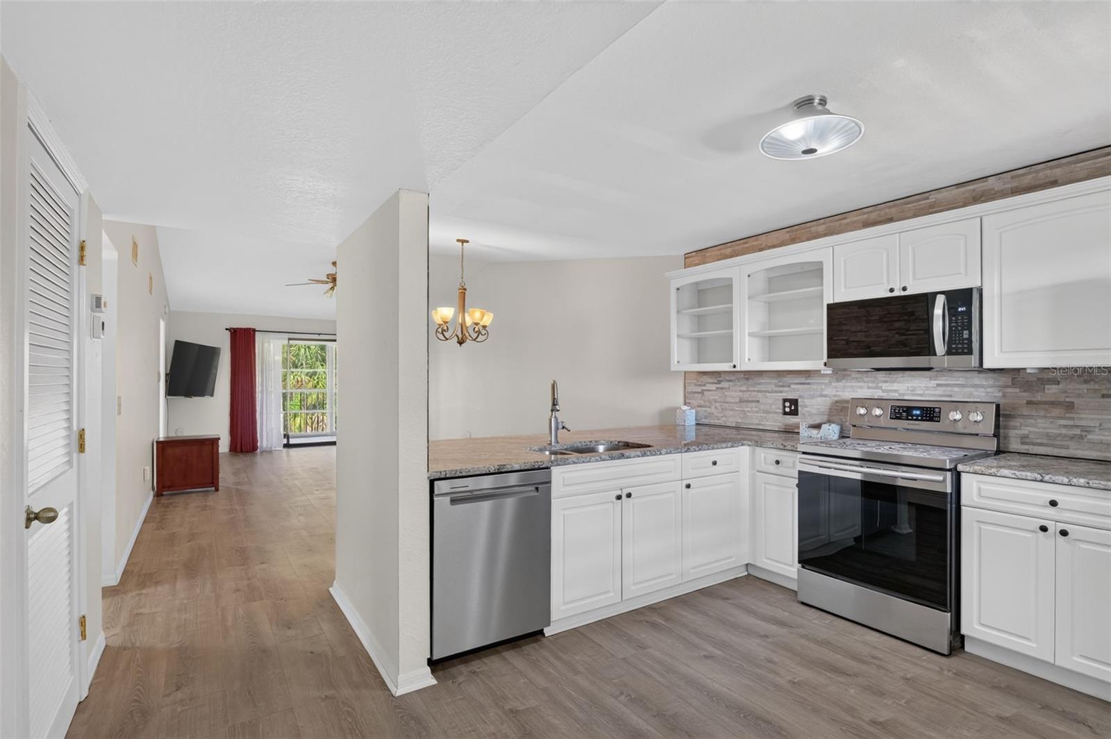175 KINGS HIGHWAY C4