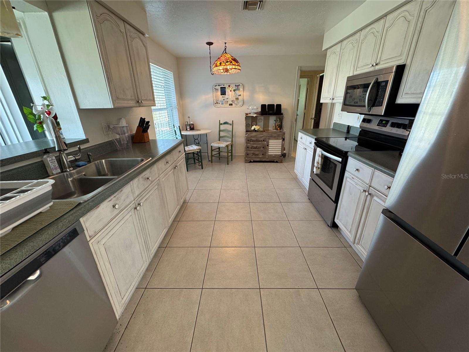 VENICE GARDENS - Residential Lease