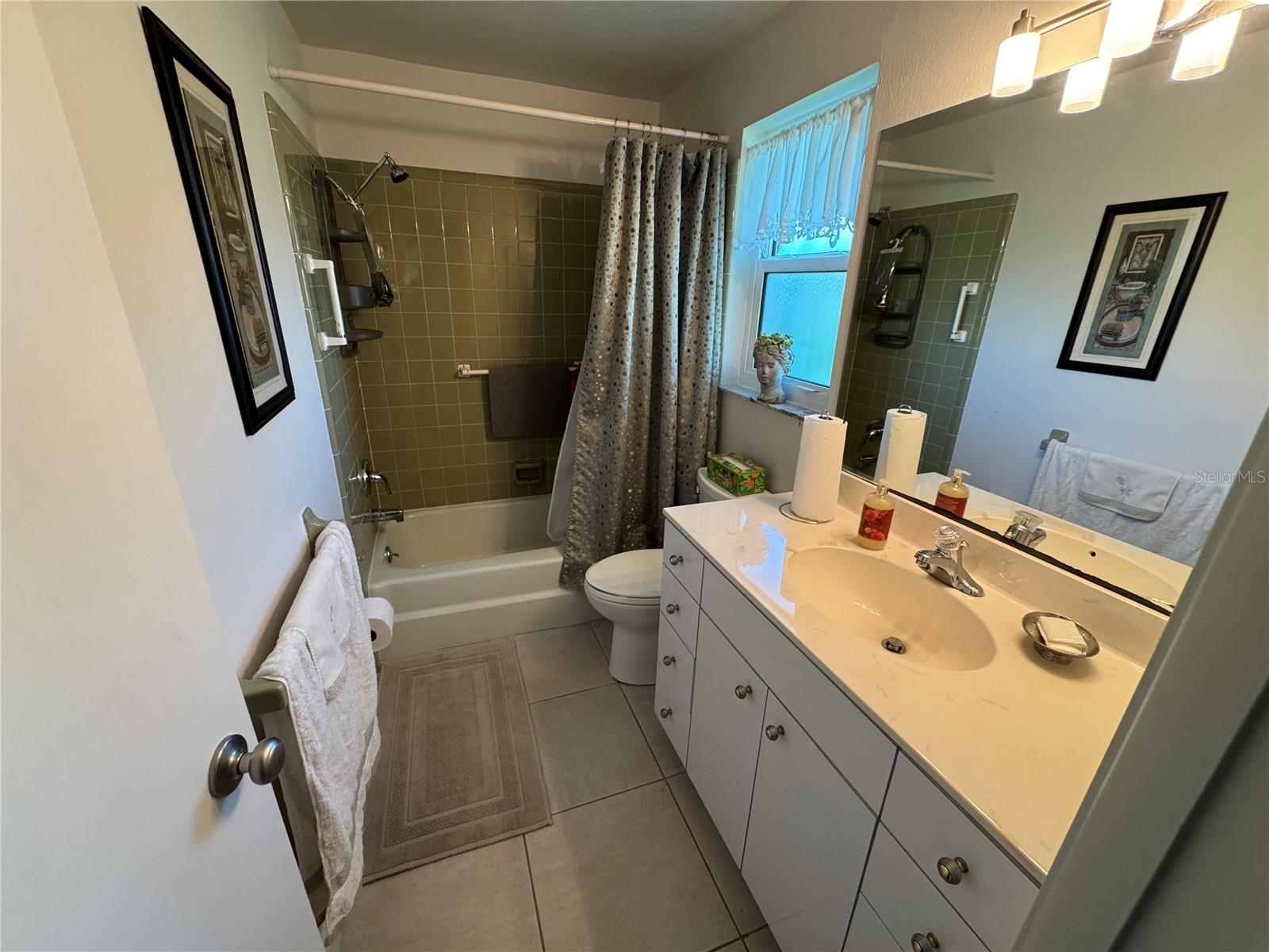 VENICE GARDENS - Residential Lease