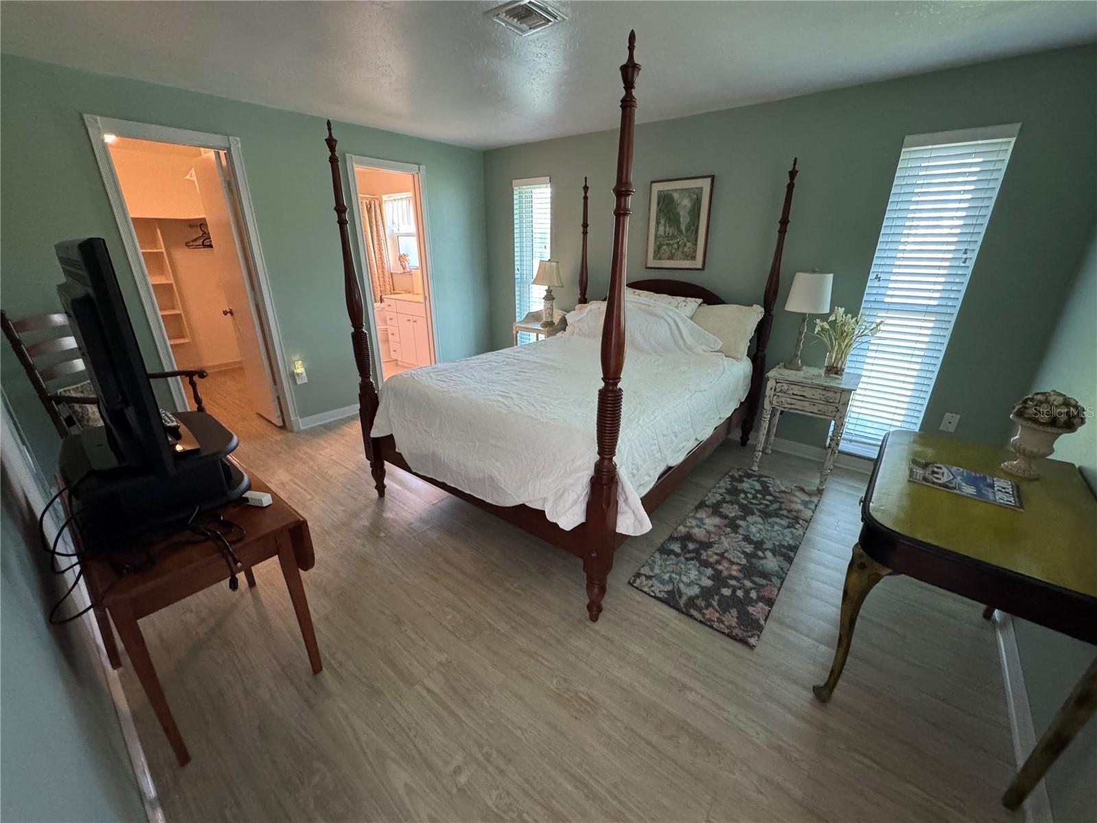 VENICE GARDENS - Residential Lease