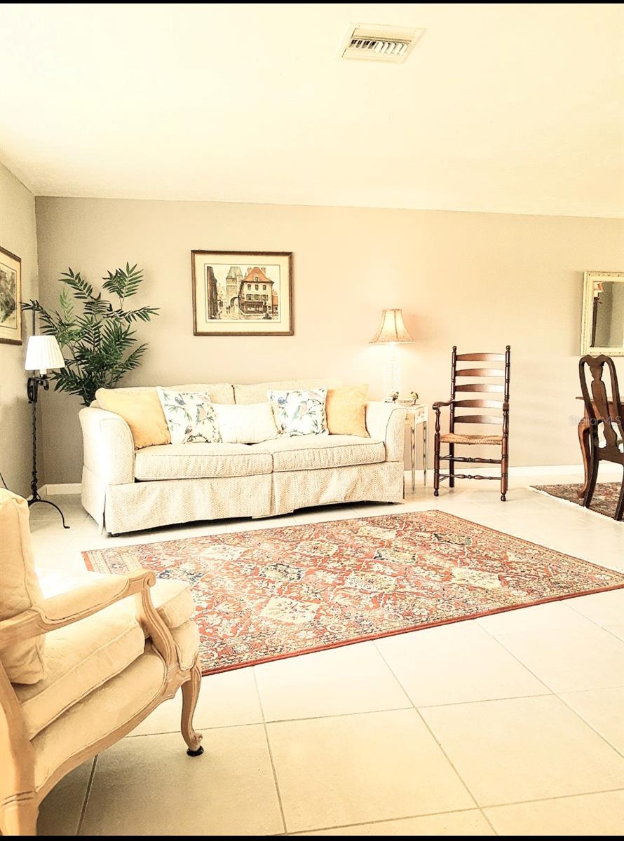 VENICE GARDENS - Residential Lease