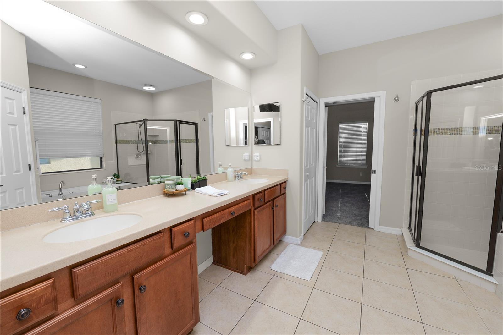 OAK LANDING - Residential