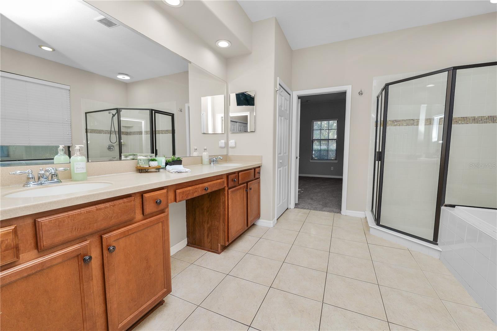 OAK LANDING - Residential