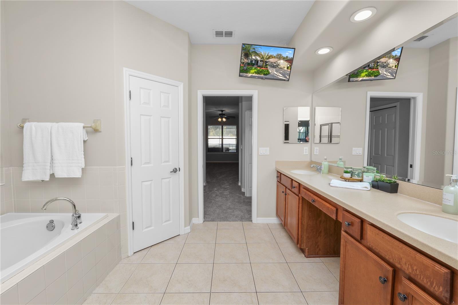 OAK LANDING - Residential