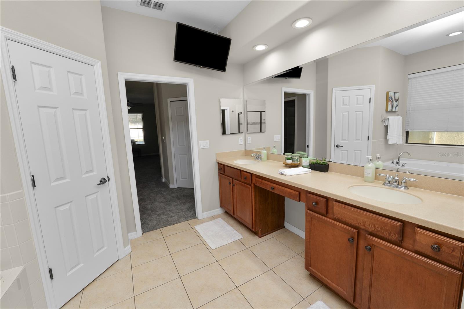 OAK LANDING - Residential